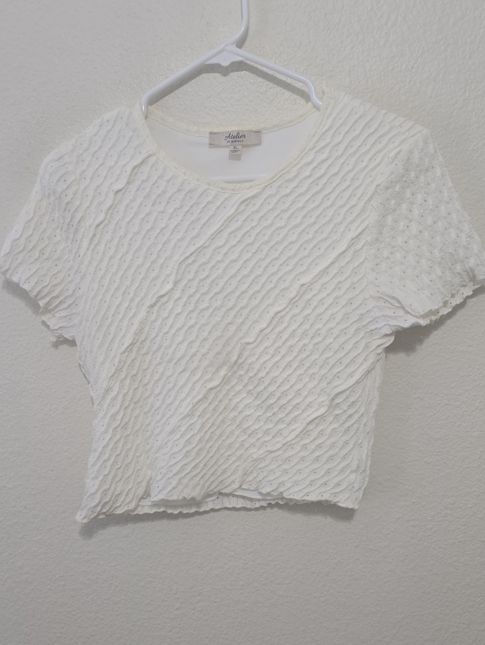 Atelier By Kirious White Textured Short Sleeve Crop Tee